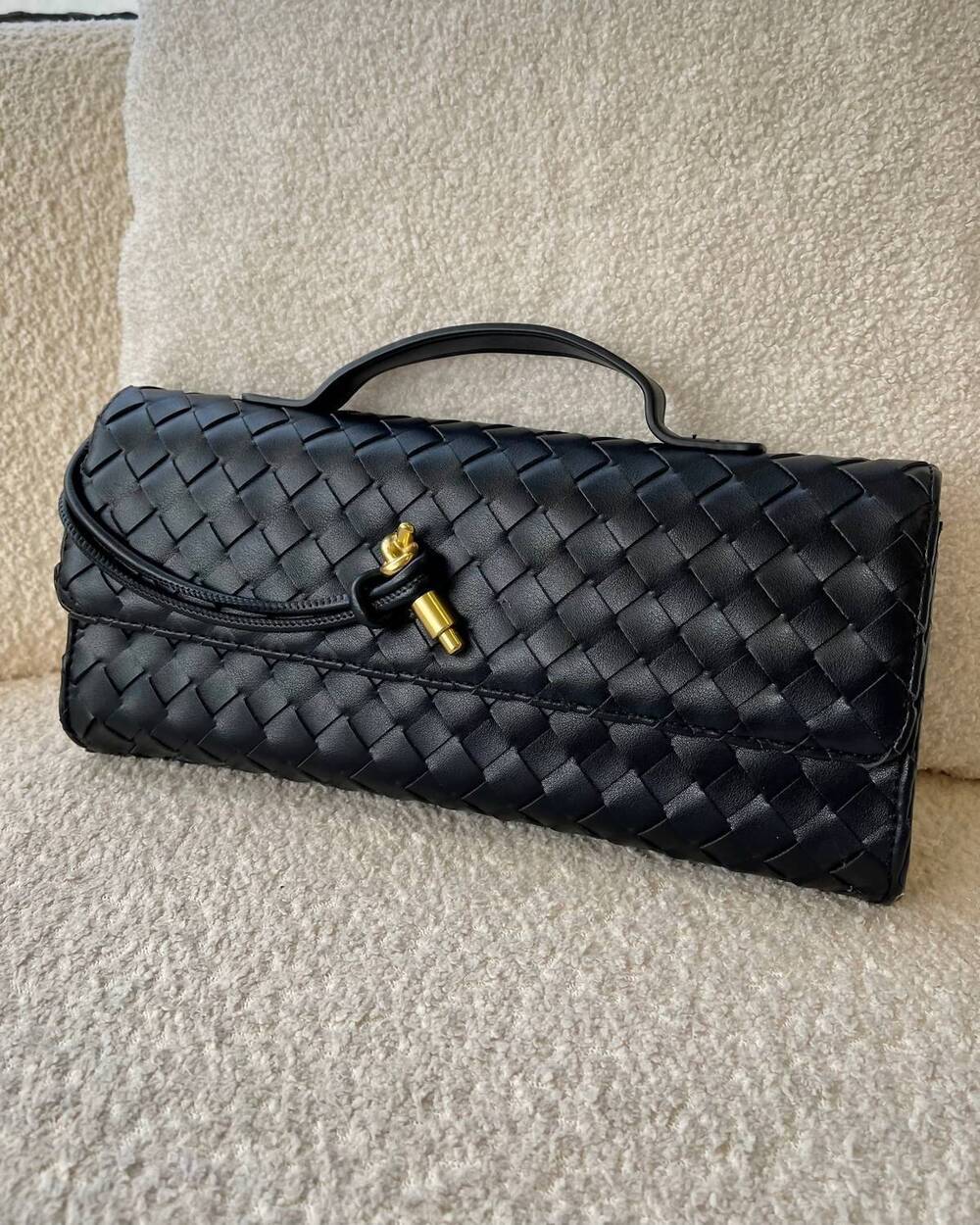 NEW URBAN EXPRESSIONS women's niama woven clutch bag in black